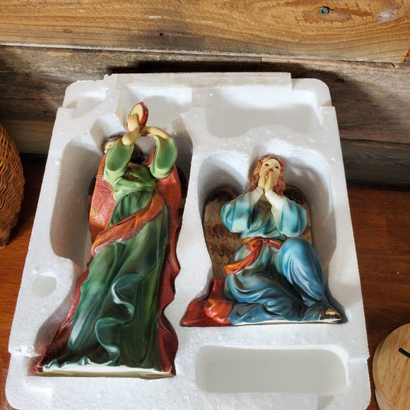 Grandeur Noel Collectible Porcelain Angel Set - Picture 10 of 12